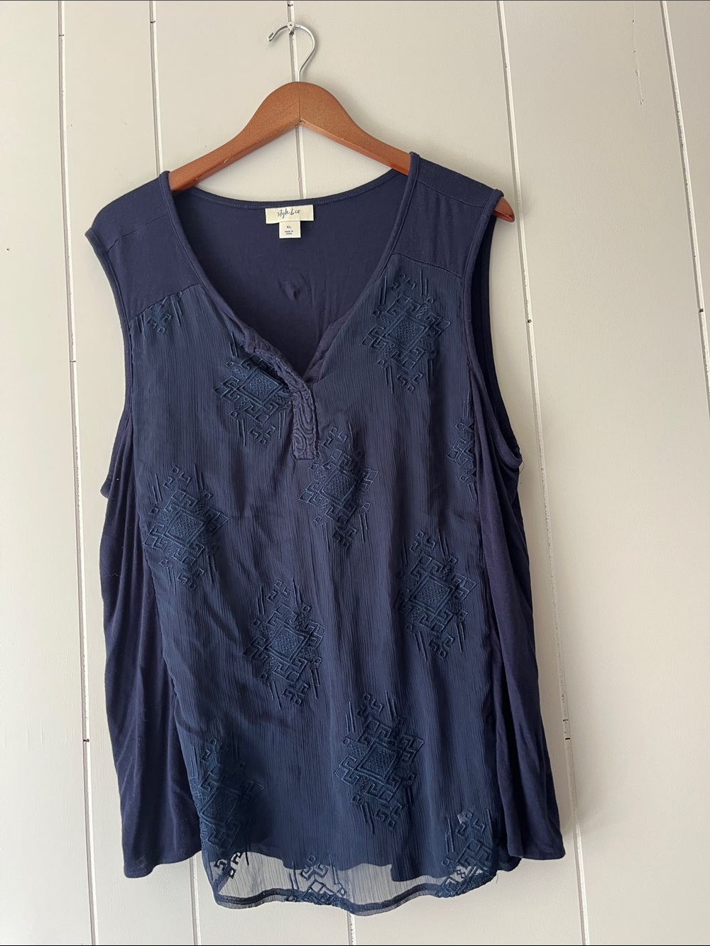 Style & Co. Navy Sleeveless Embroidered V-Neck Camisole